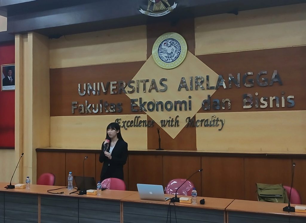 Pemaparan riset oleh Noa Yokogawa sebagai narasumber pada kegiatan kuliah tamu pada Selasa (9/9/2025) (dok: pribadi)