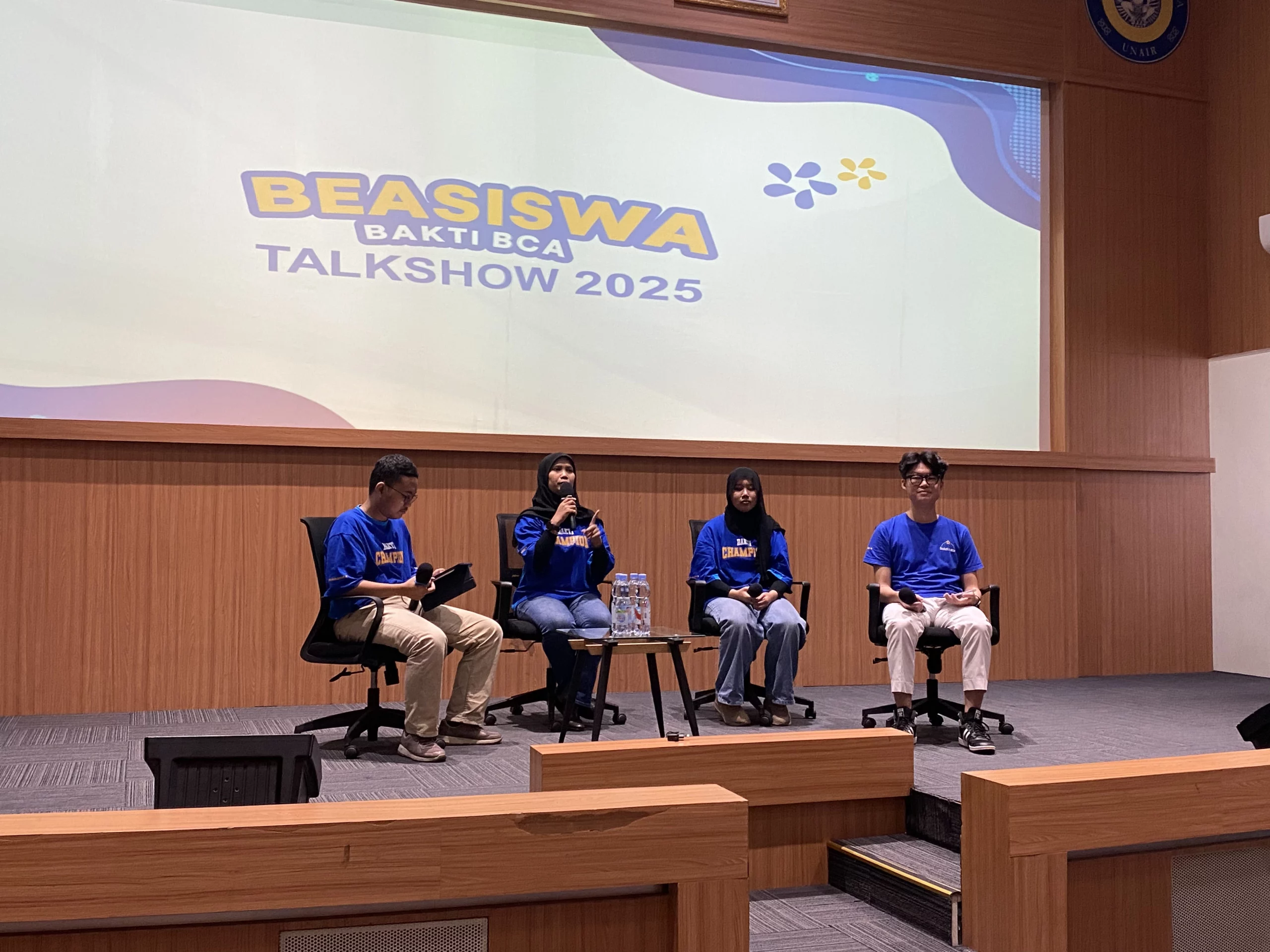 Potret Sesi Talkshow bersama Moderator dan 3 Narasumber, Zufar Abdul Aziz (kiri), Kanina Hitasukha (kiri tengah), Zahwa Sabiila Ilman (kanan tengah), dan Reinhard Theodore Rudy (kanan). (Foto: Istimewa)