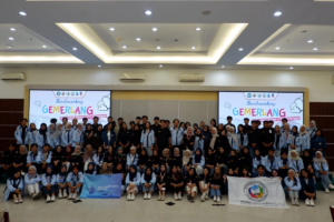 Foto bersama seluruh Fungsionaris BEM Vokasi UNAIR dan BEM KM SV UGM. (Foto: Istimewa)