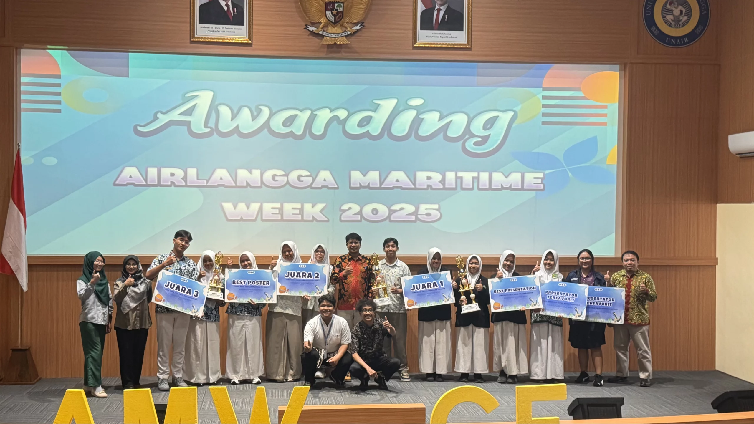 Potret Sesi Awarding Airlangga Maritime Week 2025 yang diikuti oleh SMA-sederajat dalam skala nasional. (Foto: Istimewa)