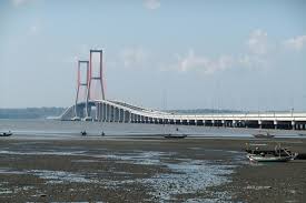 Ilustrasi jembatan Suramadu (Foto: Wikipedia Indonesia)