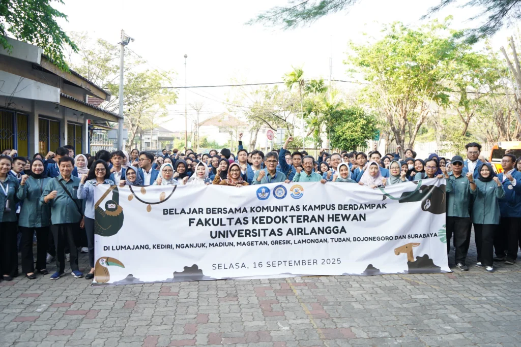 Faculty members and 205 students from UNAIR’s Faculty of Veterinary Medicine (FKH) joined the official send-off ceremony for the BBK Kampus Berdampak program on Tuesday morning (Sept. 16, 2025) at the FKH Field, MERR-C Campus. (Photo: FKH UNAIR PR)