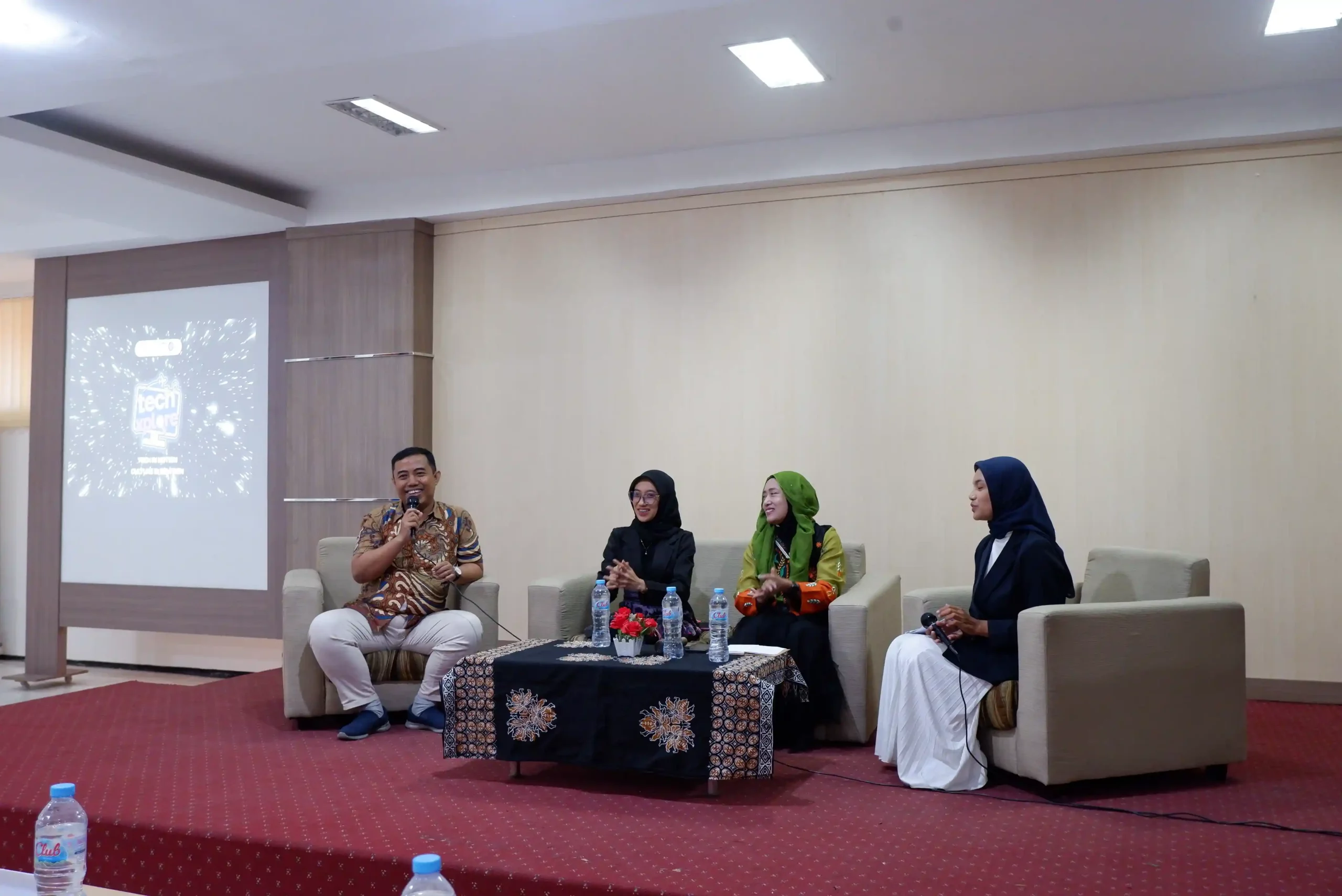Sesi pemaparan oleh para pemateri dalam Techxplore Tourism 2025, Selasa (16/9/2025). (Foto: Istimewa)