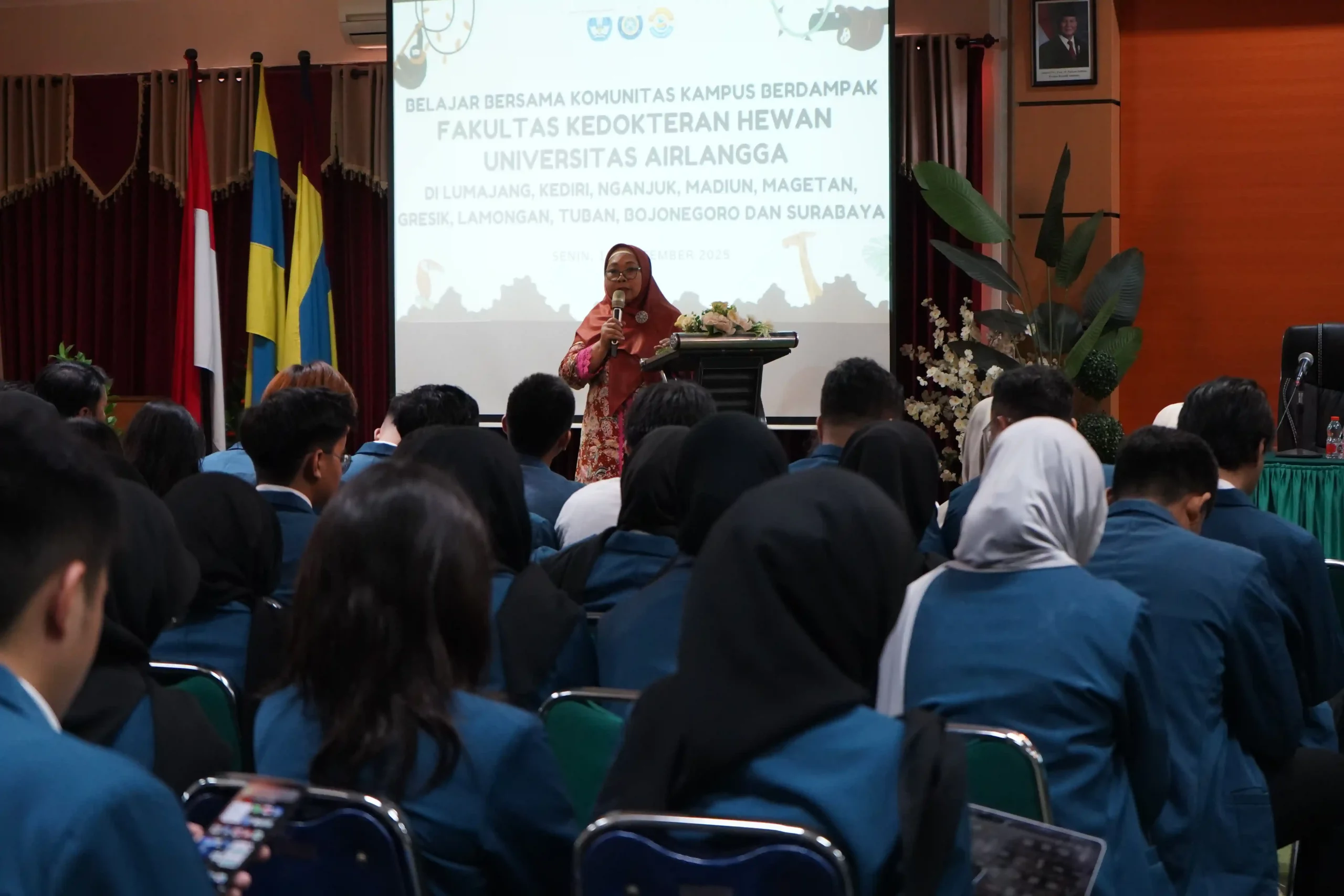 Sambutan dari Ketua BBK FKH UNAIR 2025, Prof Dr Widjiati drh MSi, dalam agenda pembekalan (Foto: Istimewa)