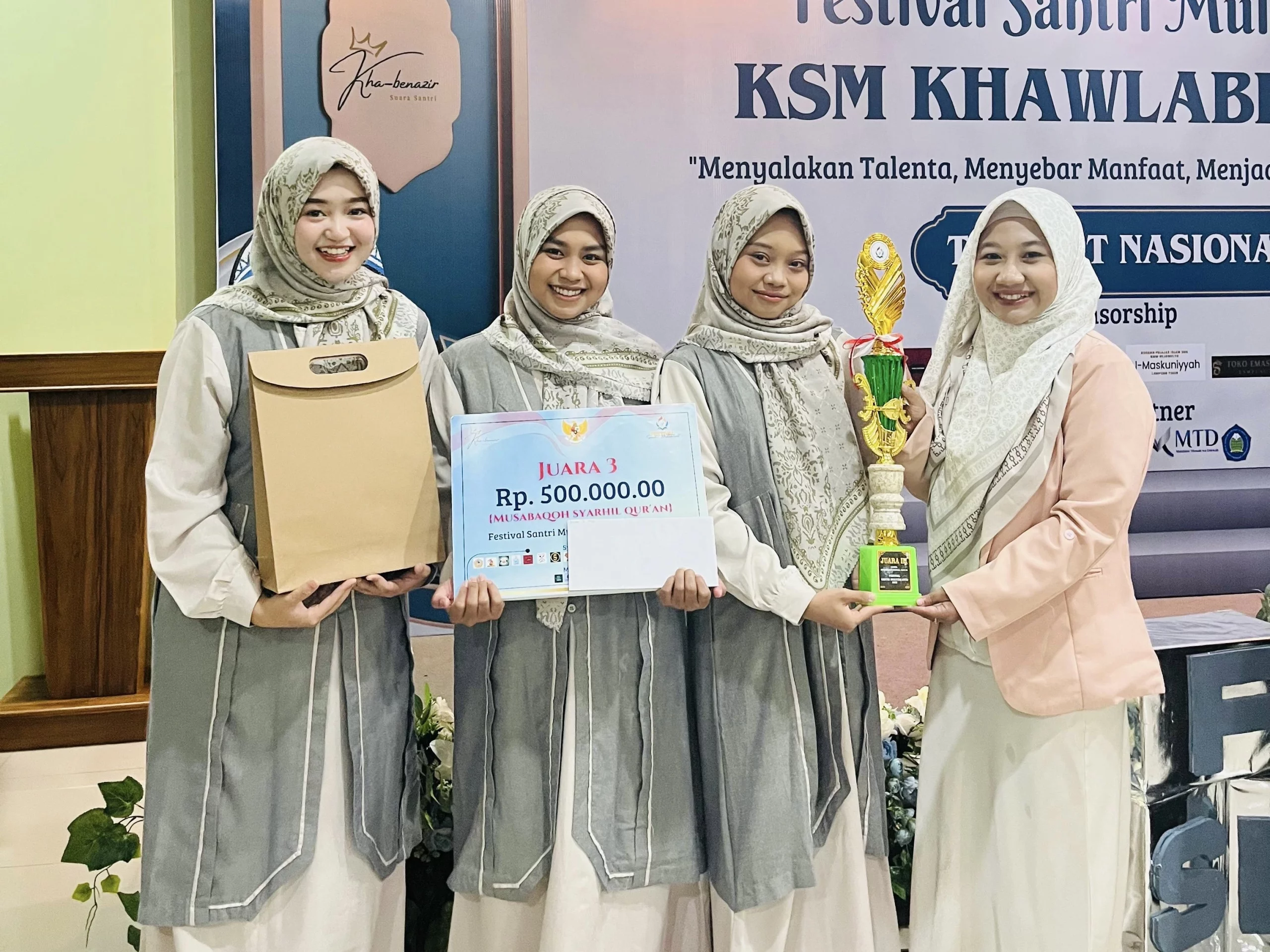 Tim MSQ UNAIR Raih Juara di Festival Santri Multitalent Nasional. (Foto: Istimewa)