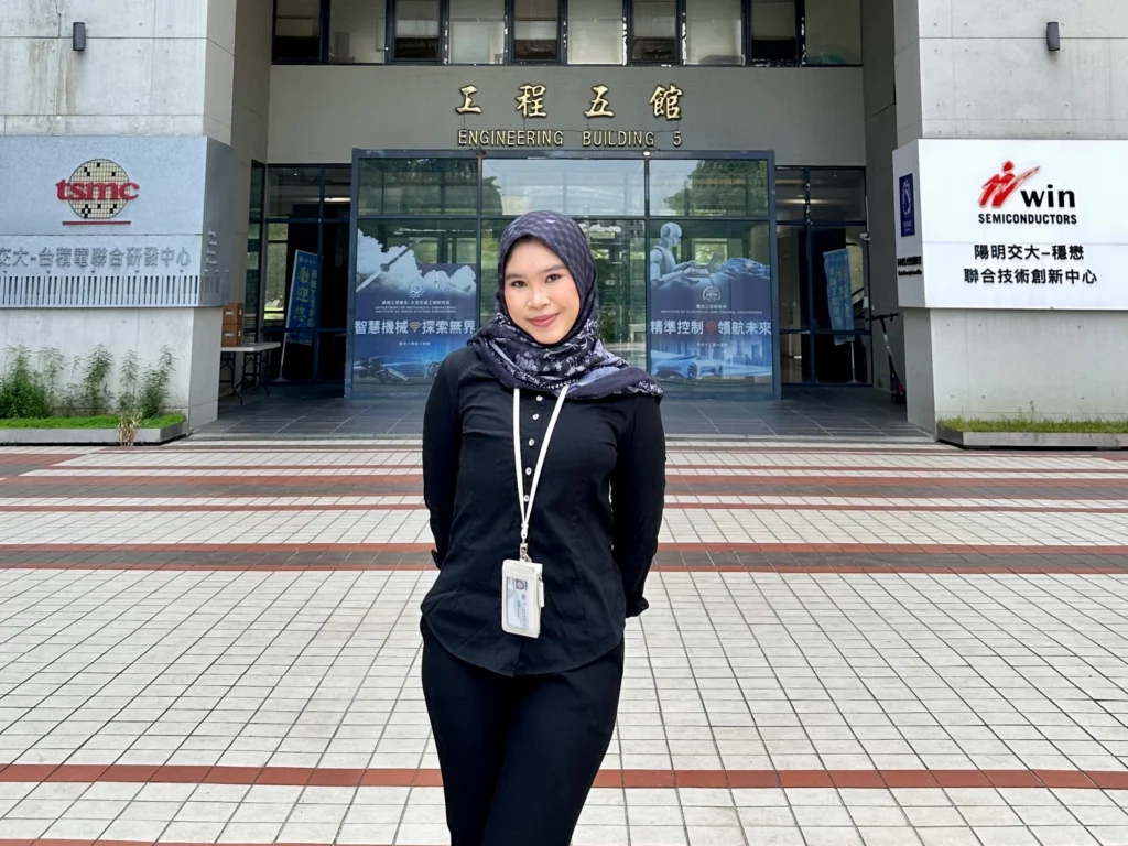 Zakkiyah Mazaya Salma, a student in the Robotics and Artificial Intelligence (TRKB) program at Universitas Airlangga’s (UNAIR) Faculty of Advanced Technology and Multidiscipline (FTMM). (Photo: By courtesy)