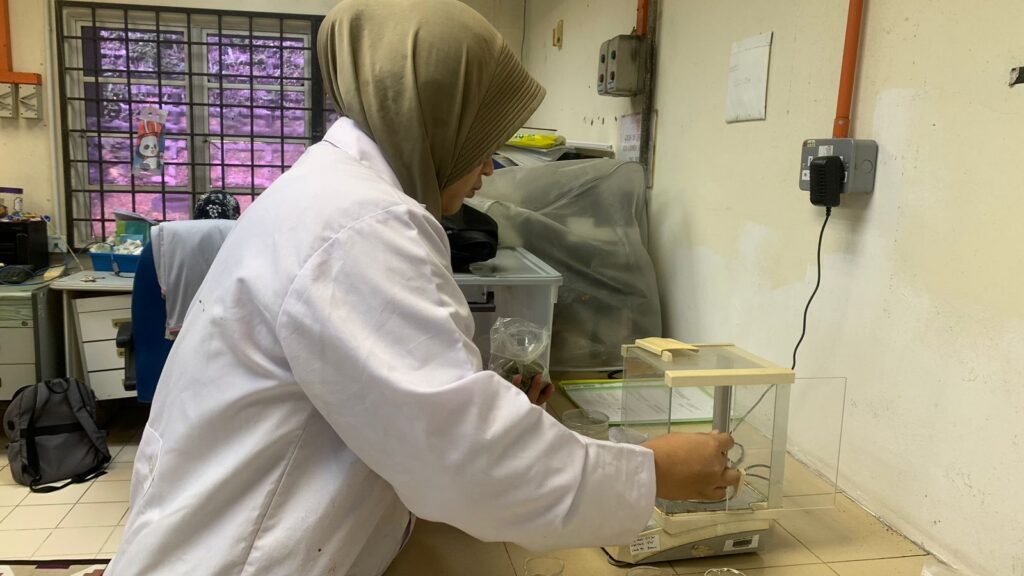 Dini Ramadhania Illah during field work practice in Universitas Malaya. (Photo: By courtesy)