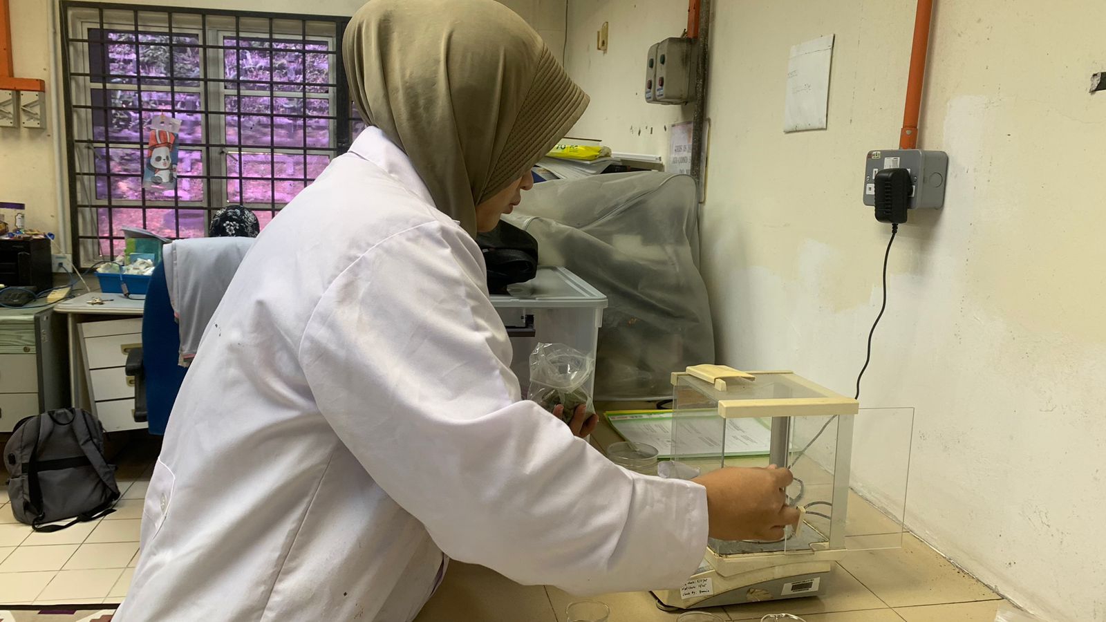 Dini Ramadhania Illah during field work practice in Universitas Malaya. (Photo: By courtesy)