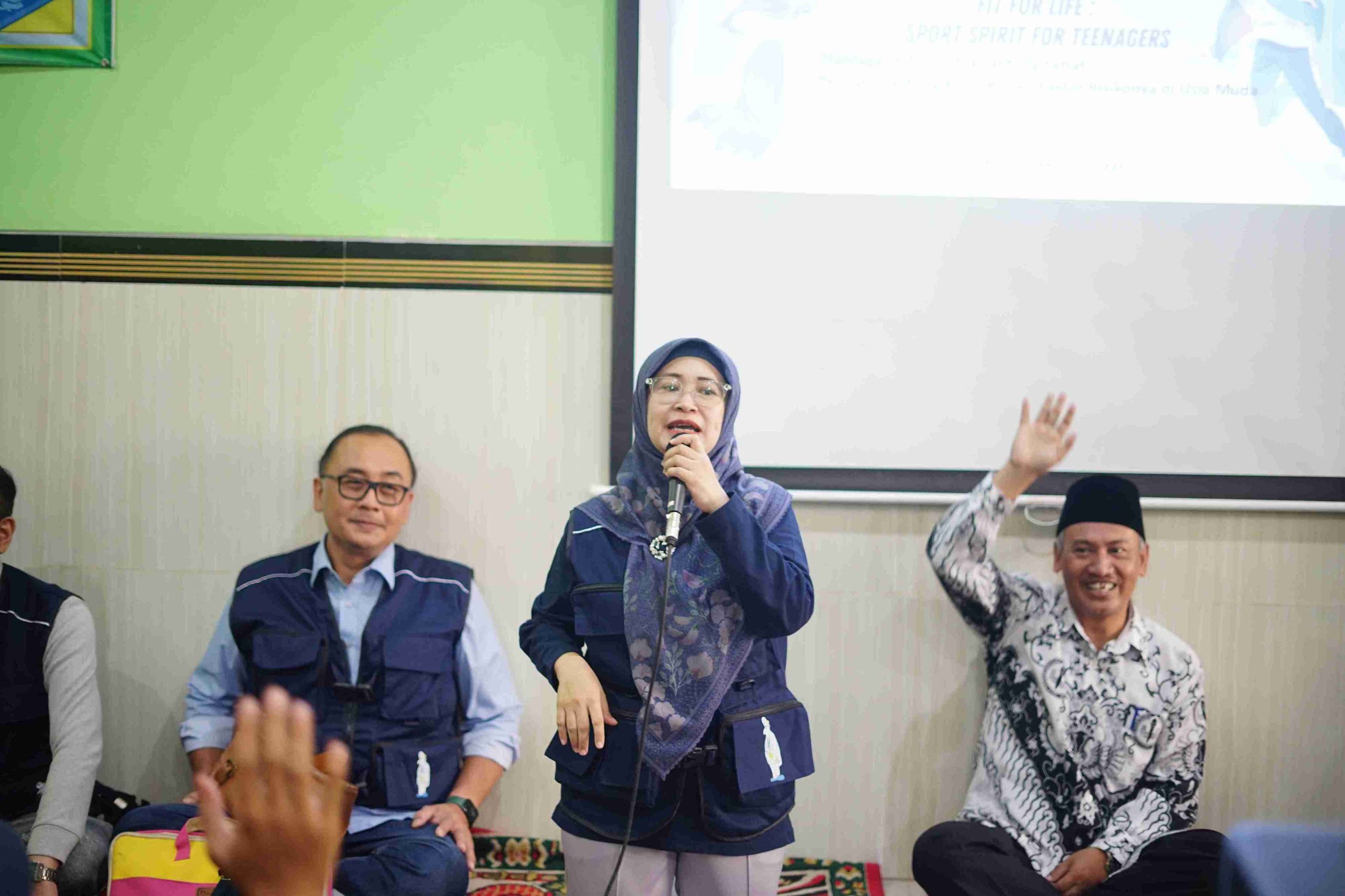 Diskusi interaktif dokter dan peserta dalam baksos FK UNAIR yang terlaksana pada Sabtu (18/10/2025) di SMP Negeri 1 Trawas, Mojokerto