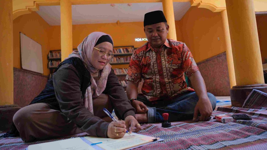 Fakultas Teknologi Maju dan Multidisiplin (FTMM) Universitas Airlangga (UNAIR), melakukan empat penandatanganan kerja sama antar-stakeholder, dalam misi kegiatan Airlangga Community Development Hub (ACDH) Sumenep-Gili Iyang, yang berlangsung Jumat-Sabtu (24-15/10/2025)