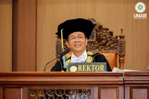 UNAIR Rector Prof. Dr. Muhammad Madyan, S.E., M.Si., M.Fin., delivers his remarks during the inauguration of new professors. (Photo: UNAIR Public Relations)
