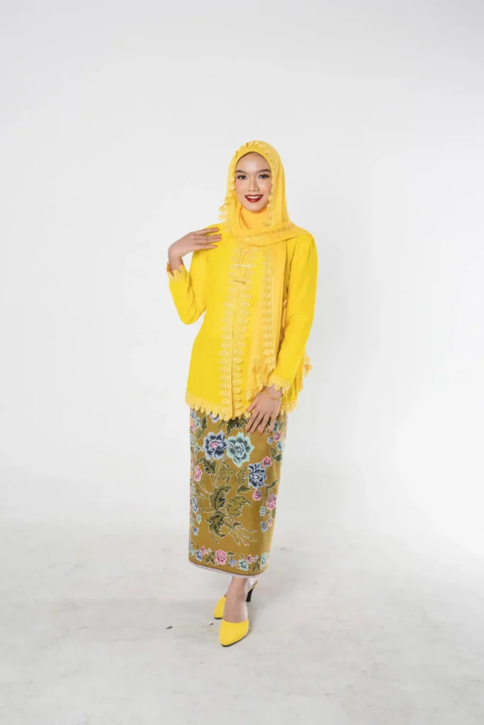 Nadia Fairuz Zahra, mahasiswa Bahasa dan Sastra Jepang FIB UNAIR yang berhasil meraih Wakil III Ning Surabaya 2025 pada ajang Cak Ning Surabaya