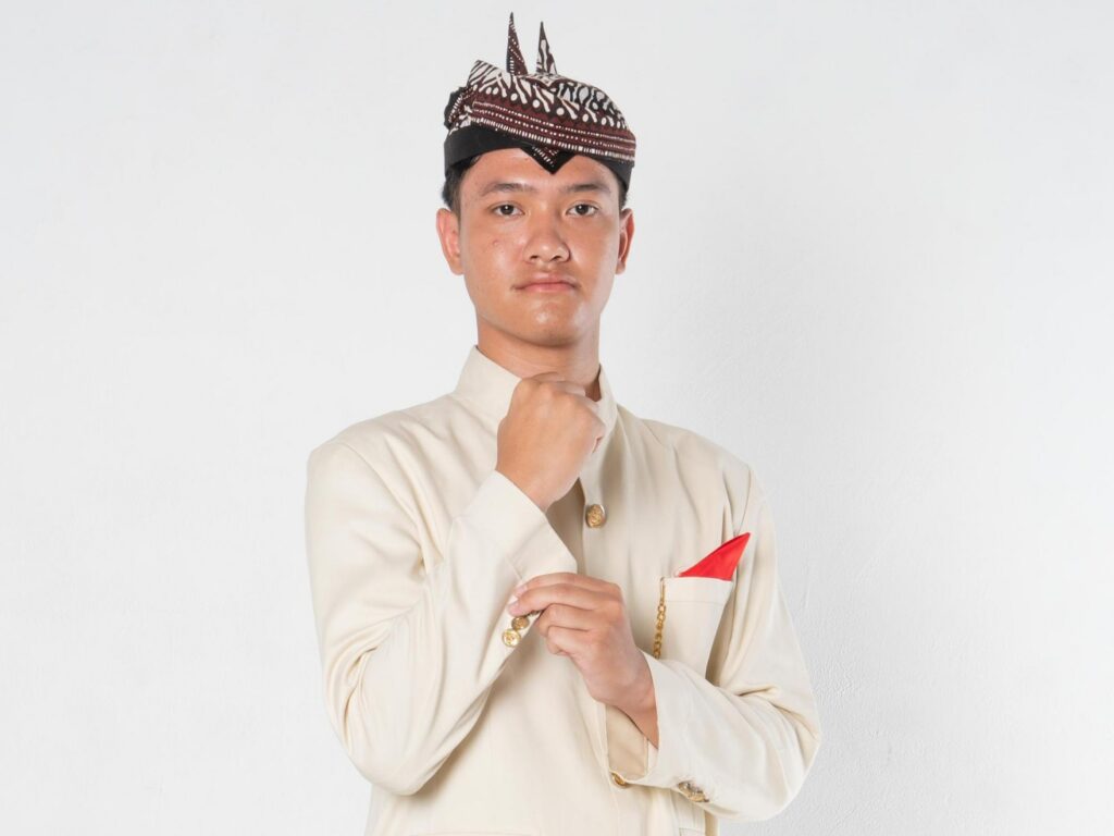 Jenar Gandhi Dewantoro, Mahasiswa FPK UNAIR sukses sabet gelar Cak Favorit Surabaya 2025 (Foto: Istimewa).