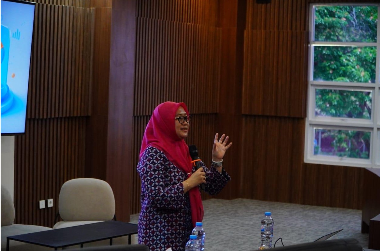 Hanim Mafulah S Farm Apt MH M Farm memaparkan materi Boothcamp PATEN (Dok: Humas LIPJPHKI)