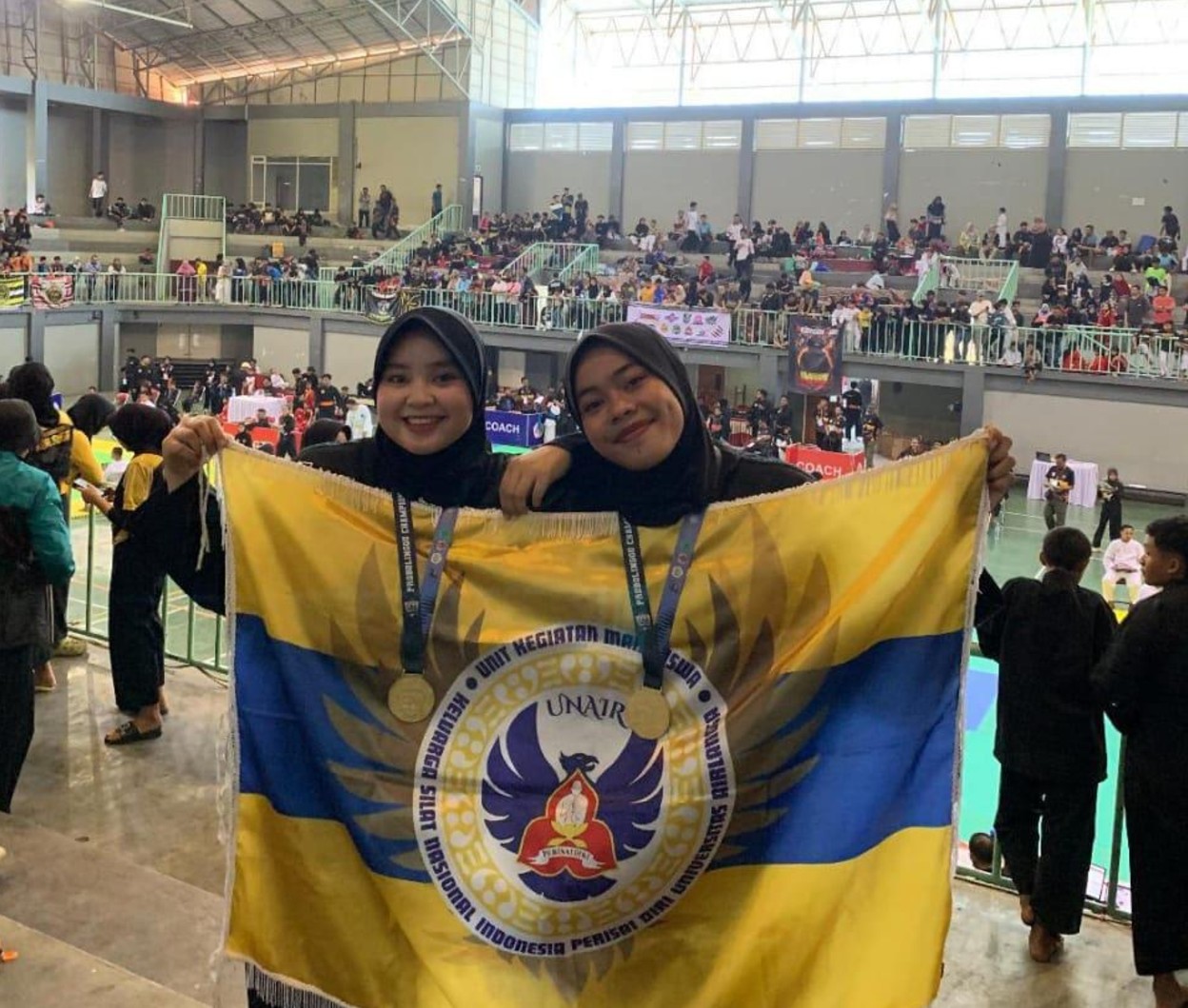 Egalita Linanda Siswandari dan Selvia Dwi Putri Fatimah meraih juara 1 Pencak Silat Probolinggo Championship 2025. (Foto: Narasumber)