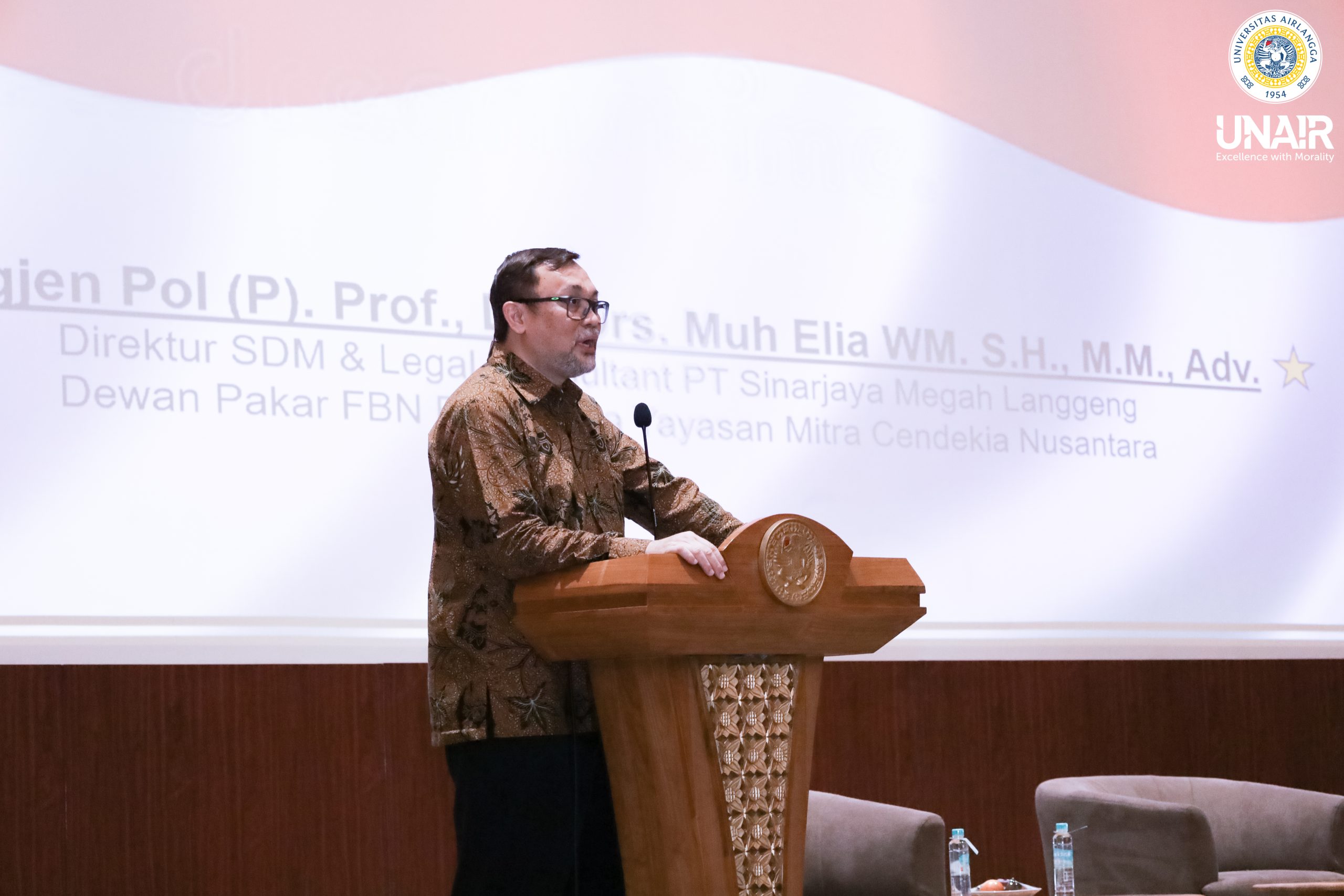 Wakil Rektor Bidang Akademik, Mahasiswa, dan Alumni Prof Ir Mochammad Amin Alamsjah MSi PhD saat sesi sambutan, (Foto: Humas UNAIR)