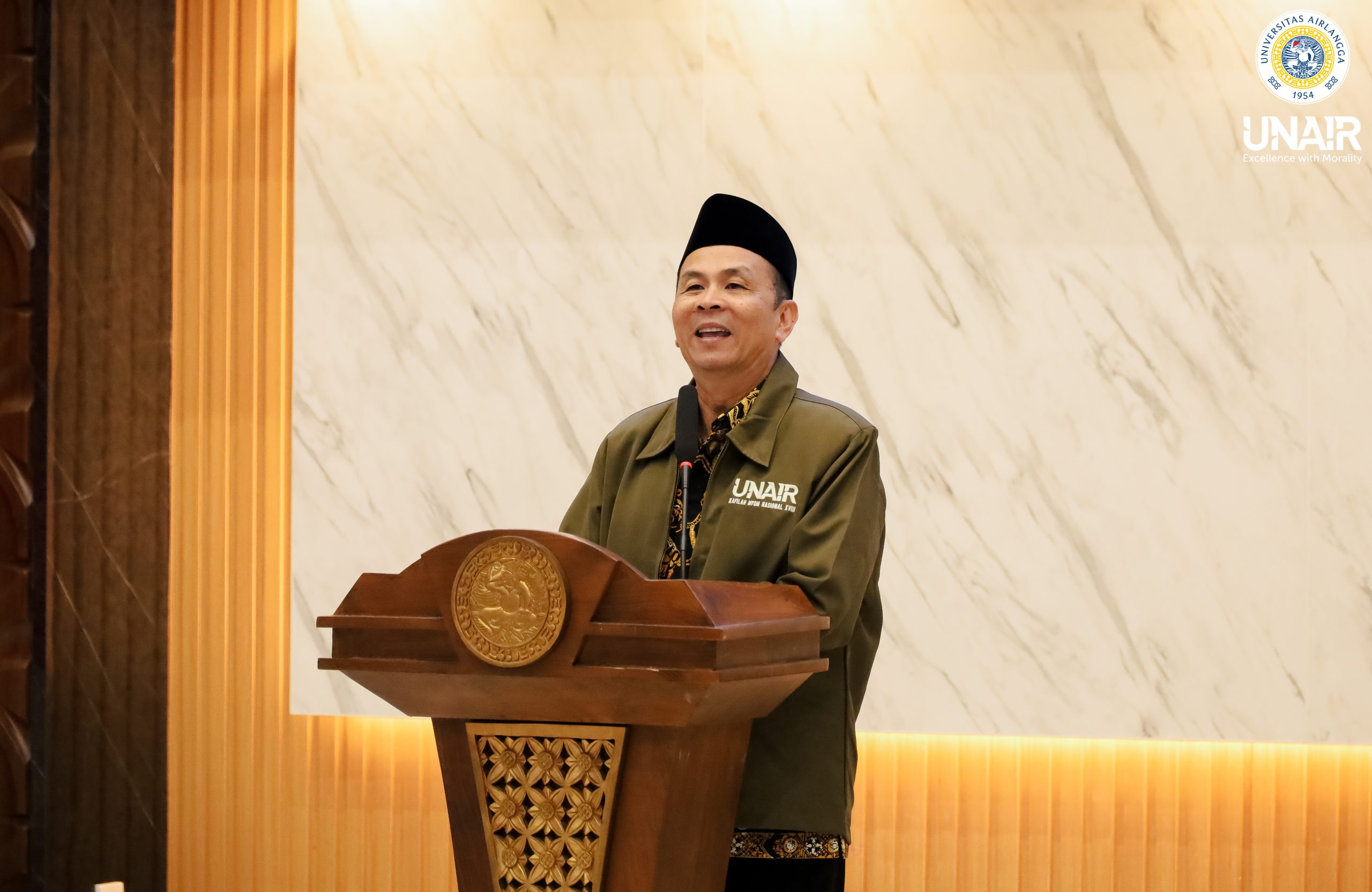 Prof Dr Madyan SE MSi MFin dalam sambutan pelepasan kafilah MTQMN XVII UNAIR