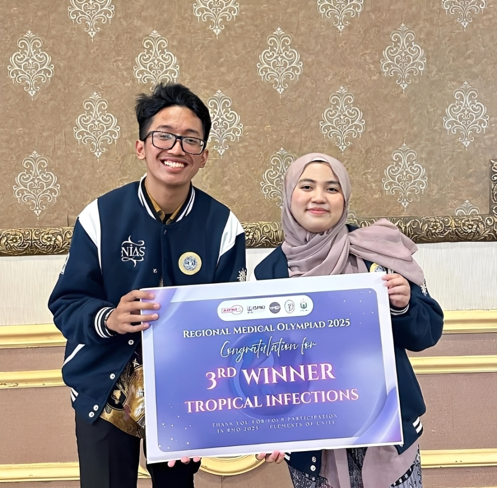 M. Nabiel Firdausi dan Annisa Vidya Asmara raih juara 3 pada bidang Tropical Infections RMO 2025 (foto: narasumber)