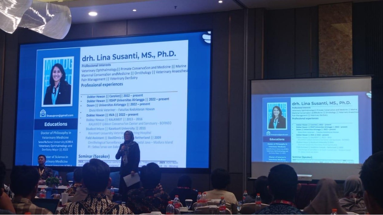 Moderator membacakan profil dan perjalanan karier drh Lina Susanti MS PhD pada seminar SAGAVET 2025. (Foto: Istimewa)