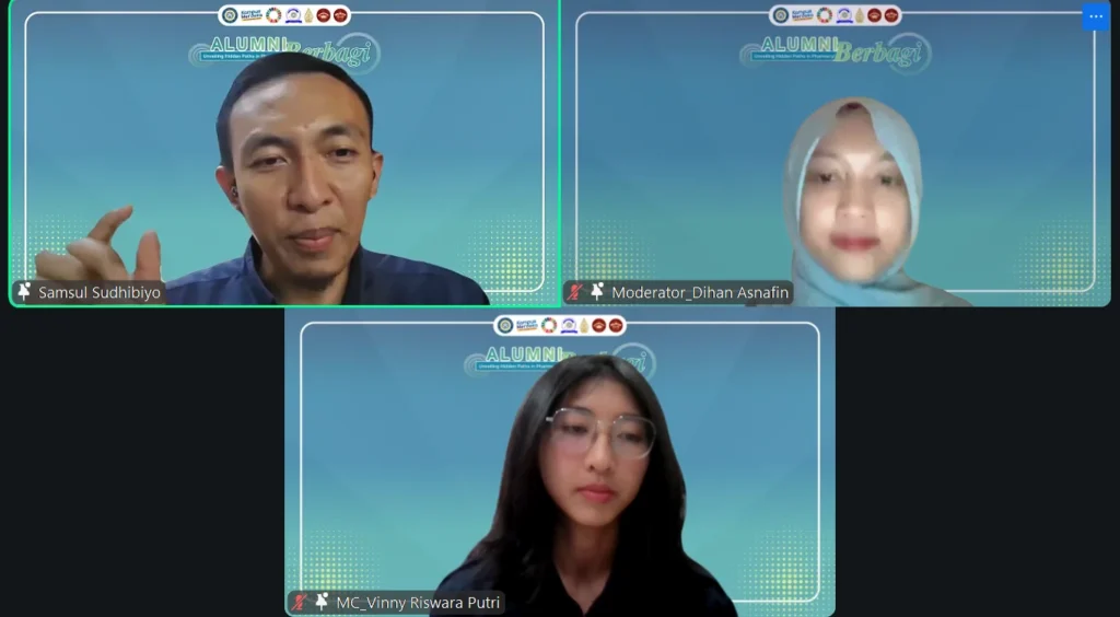 Apt. Samsul Sudhibiyo, S.Farm., menyampaikan materi mengenai farmapreneurship dan inovasi di dunia farmasi kepada mahasiswa UNAIR. (Foto: penulis)