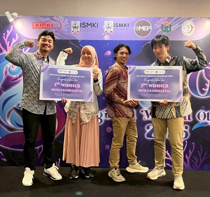 Tim Juara 1 dan 3 FK UNAIR di Regional Medical Olympiad (RMO) 2025 bidang Muskuloskeletal (Foto: Narasumber)