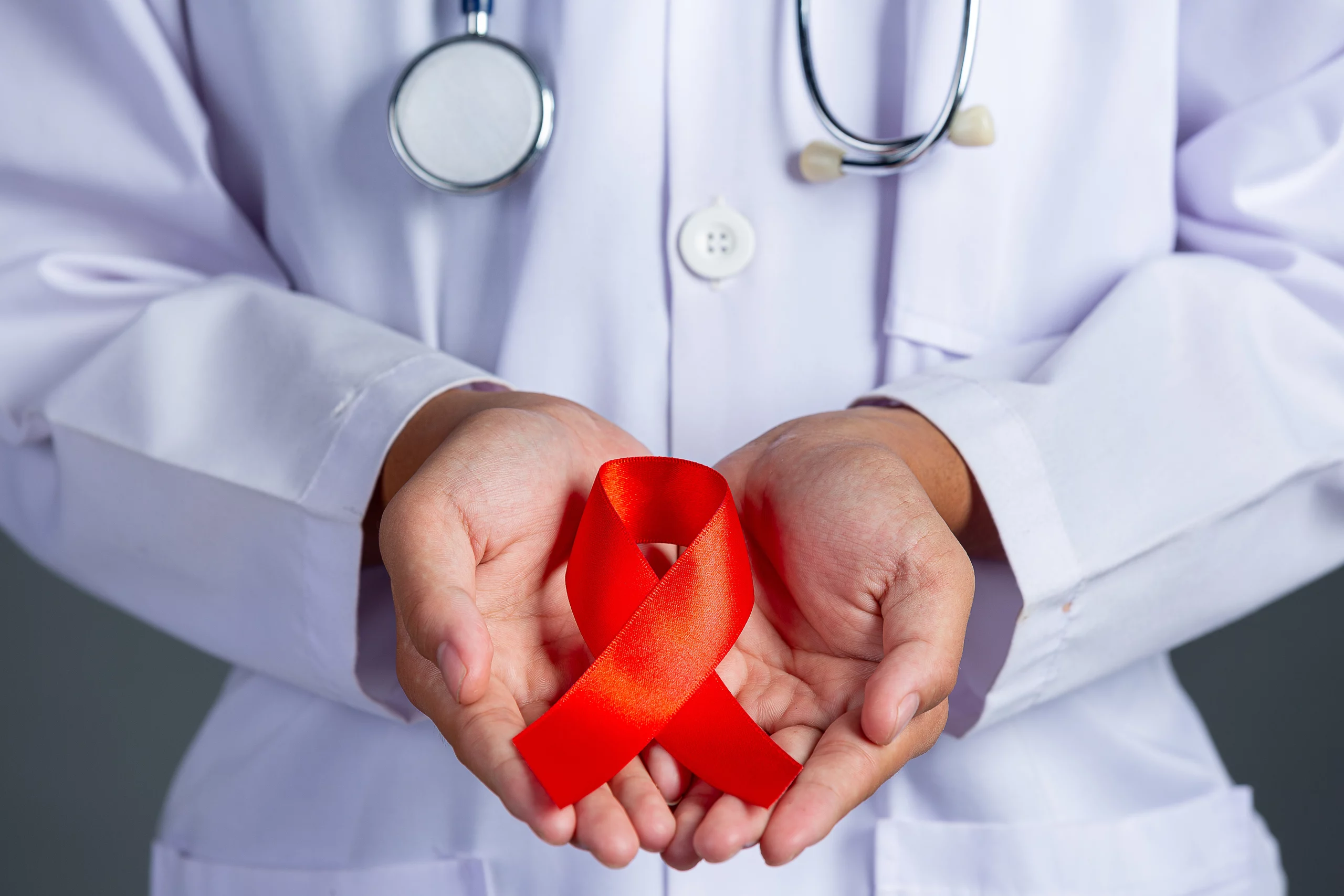 Ilustrasi Lambang Pita Merah HIV/AIDS (Sumber: Biofarma)