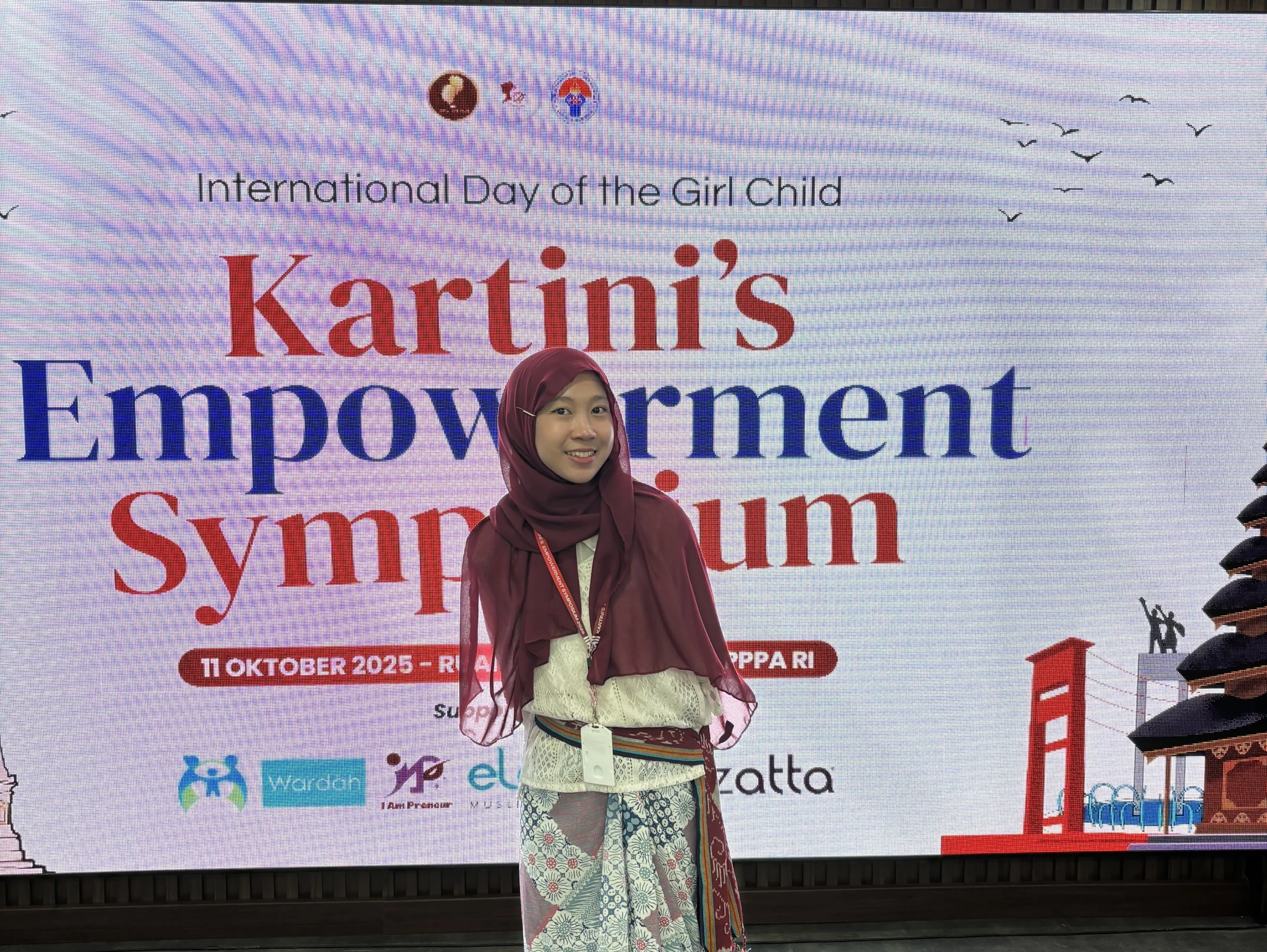 Asriani Muflihah, mahasiswi S2 FKM UNAIR berhasil masuk dalam lima besar Kartini’s Digital Impact Award pada ajang Kartini’s Empowerment Symposium 2025. (Foto: Istimewa)