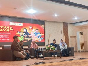 Fakultas Vokasi Universitas Airlangga (UNAIR) menggelar Festival Budaya 2025, menghadirkan semangat pelestarian nilai-nilai budaya di Surabaya
