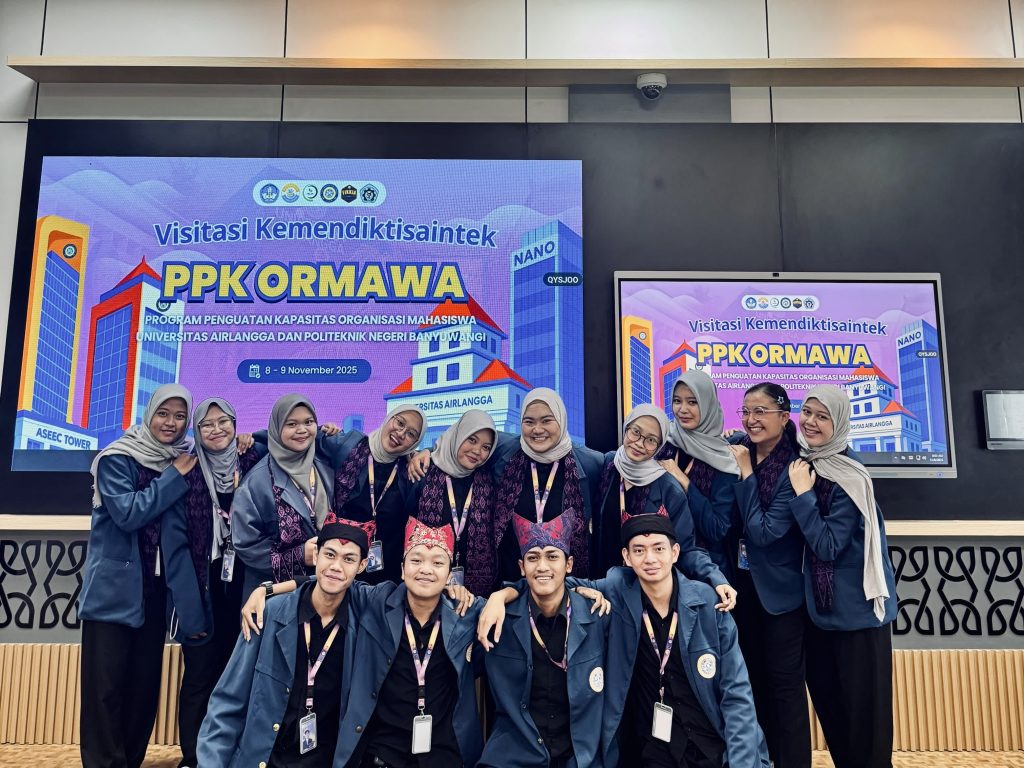 Potret Tim SEJATI FIKKIA UNAIR saat melakukan pendokumentasian kegiatan Visitasi oleh Kemdiktisaintek. (Foto: Istimewa)