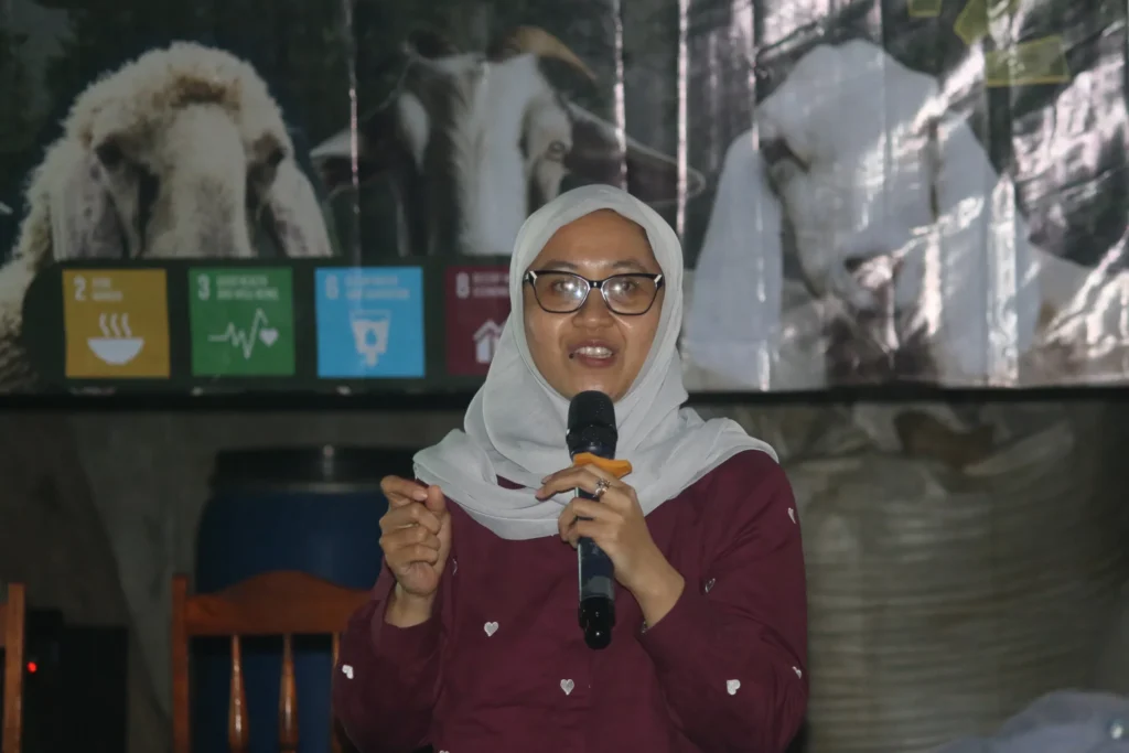 Dwi Ratri Mitha, S.T., M.T., demonstrating biogas production using goat manure (Photo: By courtesy)