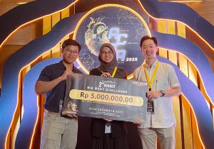 Tim Mahasiswa FK UNAIR setelah prosesi awarding pada Ahad (2/11/2025). (Foto:Istimewa)