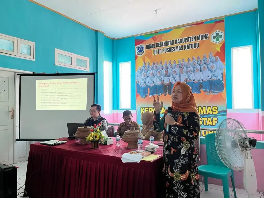 Dr. Ernawaty, drg., M.Kes., delivers her presentation during the community service