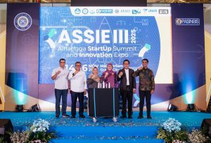 Momen peluncuran produk-produk inovatif UNAIR di ASSIE III pada Jumat (14/11/2025) (Foto: HUMAS UNAIR)