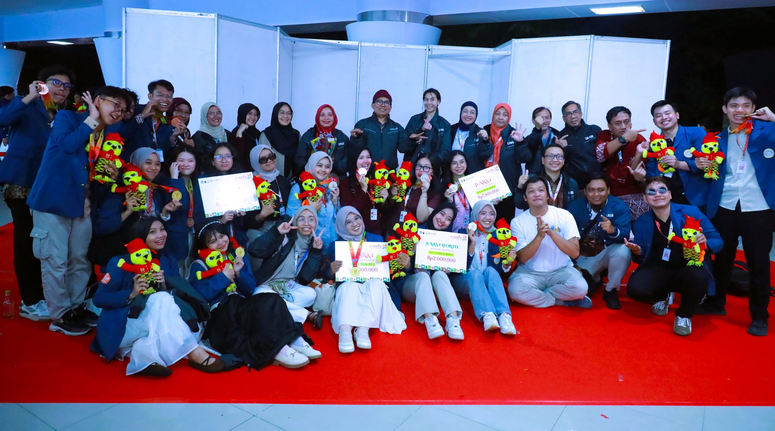 UNAIR contingent poses with leaders from the Directorate of Student Affairs and faculty advisors during the 38th PIMNAS awards ceremony at UNHAS, Thursday (27/11/2025). (Photo: PHMP UNAIR)