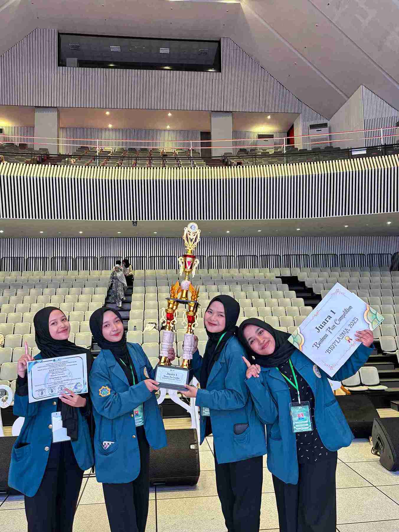 Tim Satera saat meraih Juara I Business Plan Competition (Foto: Dok. Narasumber)