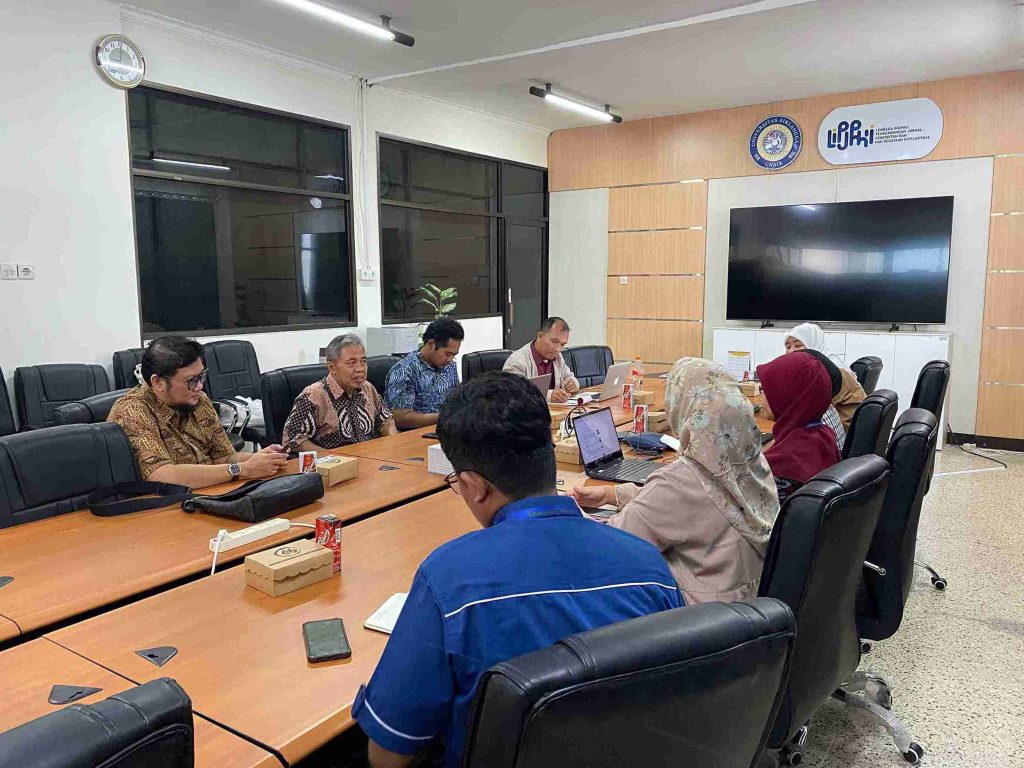 The Institute for Journal Development, Publication, and Intellectual Property Rights (LPJPHKI) Universitas Airlangga (UNAIR) welcomed a delegation from the National Research and Innovation Agency (BRIN). (Photo: LPJPHKI Documentation)