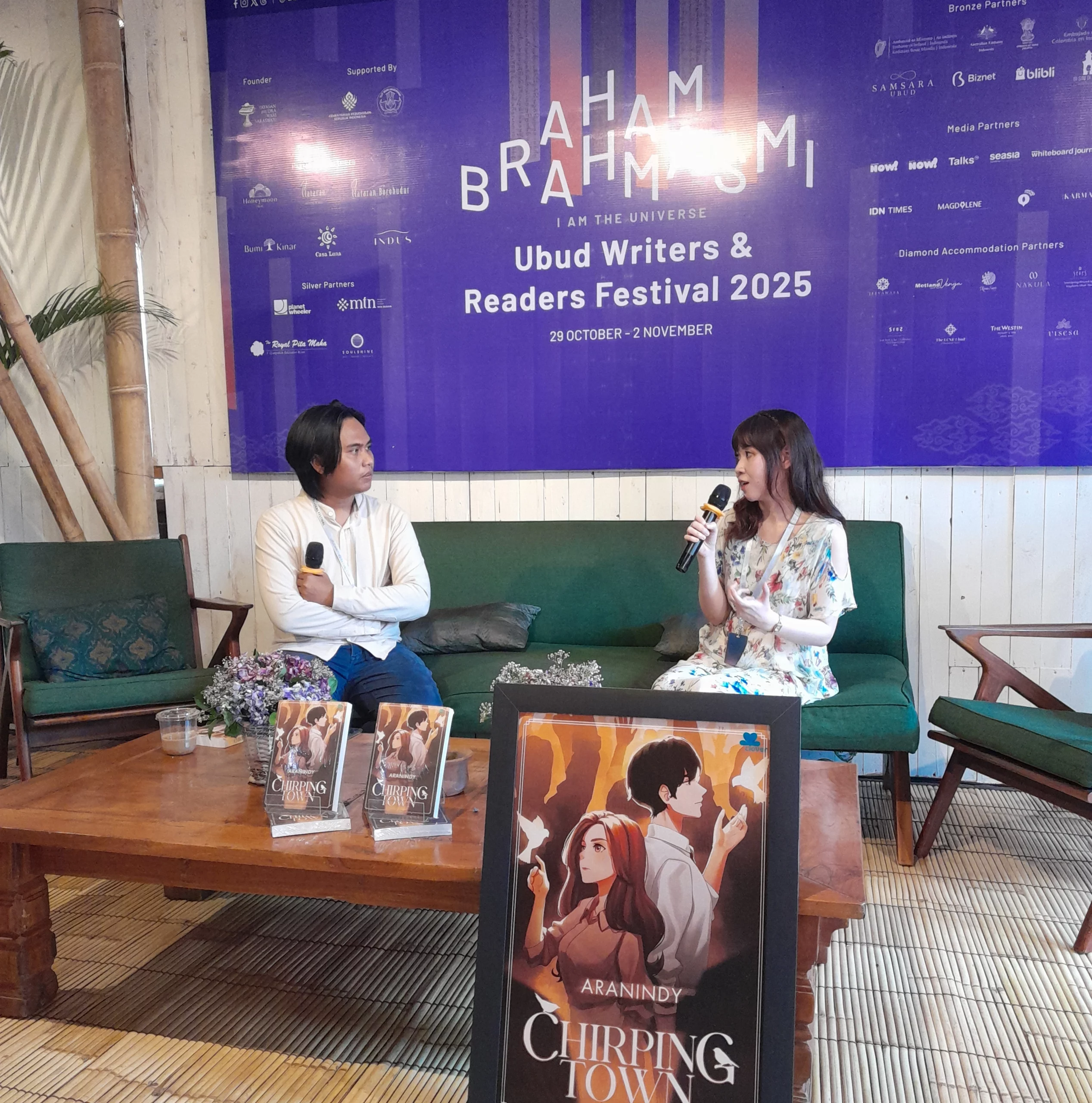 Potret Alumni FIB UNAIR Aranindy Tampil di Ubud Writers & Readers Festival 2025. (Foto: Istimewa).
