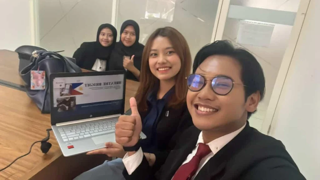 A group photo of the team (right to left: Wahyu Kurniawan, Aurellia Saraswati Winahyu Naiaputri, Dewi Aisyah Anindita, and Nabila Balqis Faizah) after presenting their Breathe Bright program at the Indo-Pacific Global Health Case Competition (Photo: By courtesy)