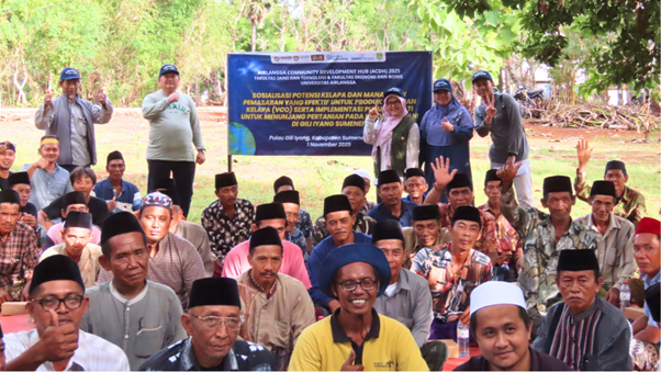 Foto peserta pengabdian masyarakat Gili Iyang yang terdiri dari para anggota kelompok tani, nara sumber dosen dan mahasiswa Universitas Airlangga. (Foto: Istimewa)