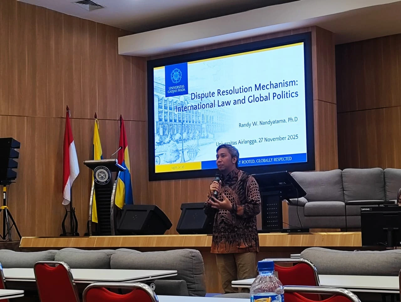 Randy Wirasta Nandyatama, S.IP., M.Sc., Ph.D., delivers his presentation during the guest lecture. (Photo: By Courtesy)