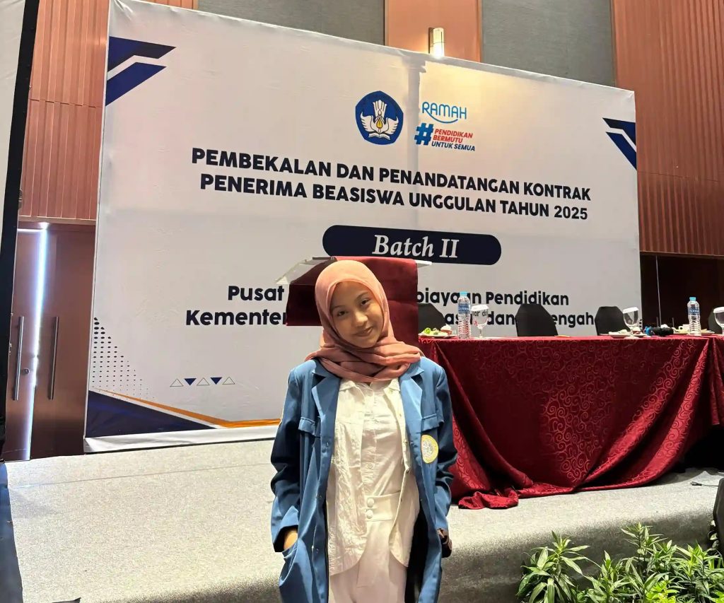 Chofifah Fatimatus Zahro usai pengumuman hasil seleksi Beasiswa Unggulan 2025. (Foto: Dok. Pribadi)