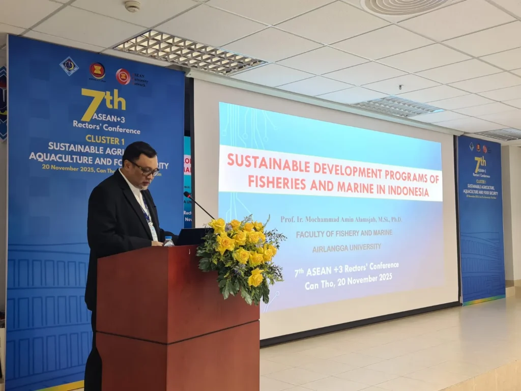 Vice Rector for Academic, Student and Alumni Affairs of Universitas Airlangga (UNAIR), Prof Ir Amin Alamsjah MSi PhD, delivers his presentation during the ASEAN+3 Rectors’ Conference. (Photo: Courtesy of Source)