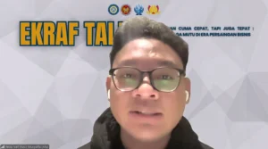 Reza Nafi Rizqi Musyaffa menyampaikan materi dalam Ekraf Talk 2025 BEM FH UNAIR melalui Zoom Meeting, Jumat (7/11/2025). (Foto: Penulis)