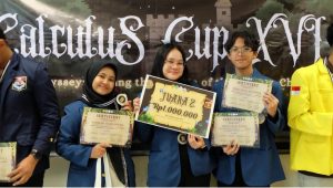 Nazarisma, Aprilia, and Arsyid from the ANRIL Team proudly display their 2nd Place award from Calculus Cup XVI.