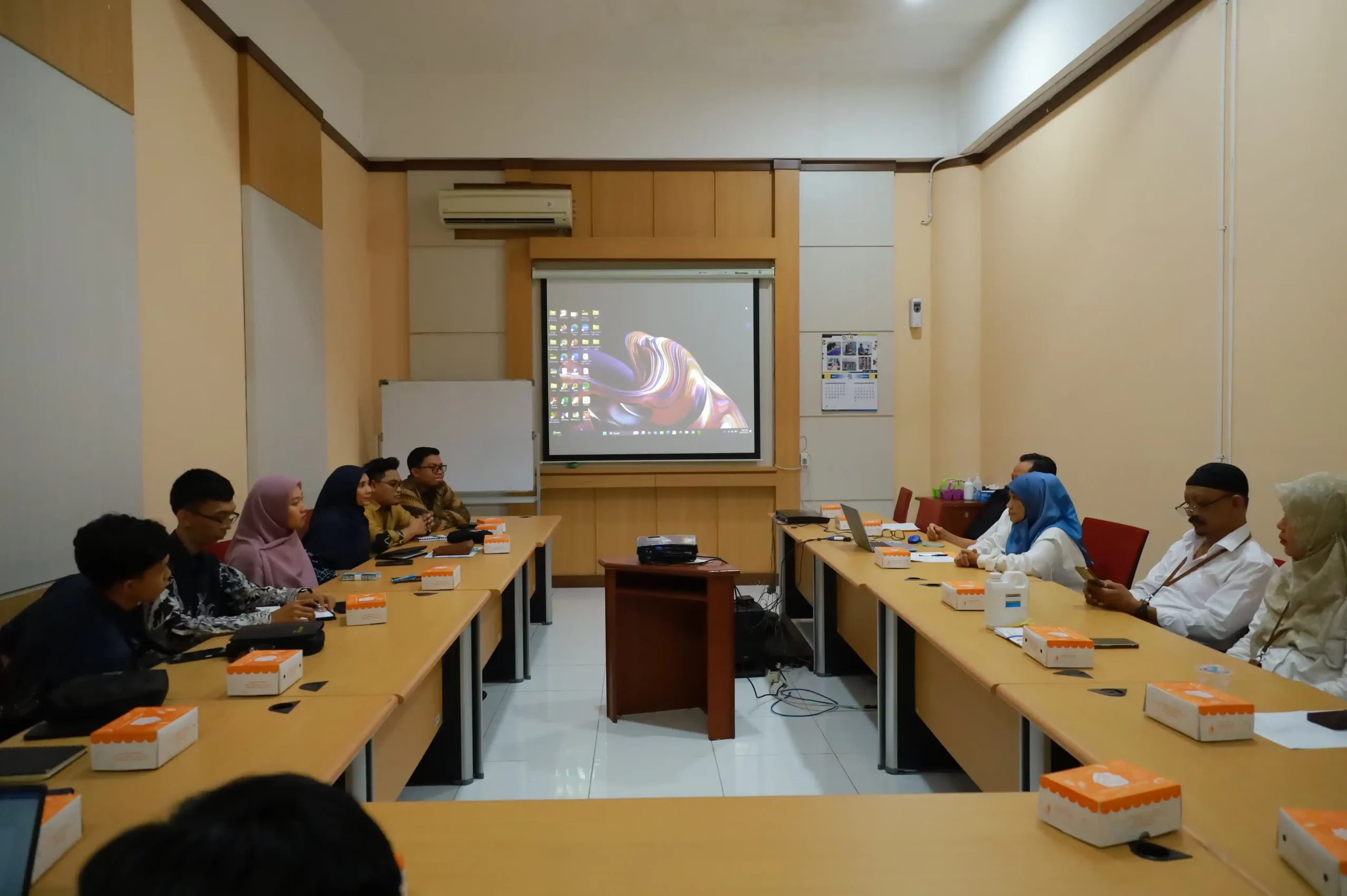 Universitas Airlangga (UNAIR) menerima kunjungan benchmarking dalam rangka peningkatan kompetensi arsiparis dari Universitas Darussalam (UNIDA) Gontor pada Jumat (31/10/2025)