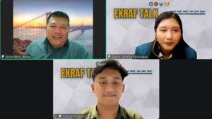 Wakil Presiden BEM FH UNAIR, Muhammad Raikhan Muttaqin, mengajukan pertanyaan kepada Restog Krisna Kusuma dalam sesi tanya jawab Ekraf Talk 2025 pada Jumat (7/11/2025). (Foto: Penulis)