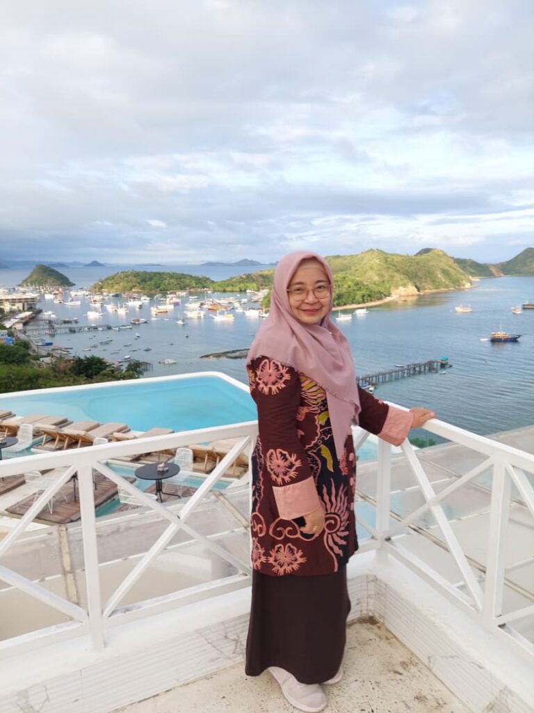 Erna Wuryanti, an alumna of UNAIR’s D3 Occupational Hygiene and Safety program, who now serves as Head of the Occupational Safety and Health Technical Implementation Unit (UPTK2) at the East Java Provincial Manpower Office. (Photo: By courtesy)