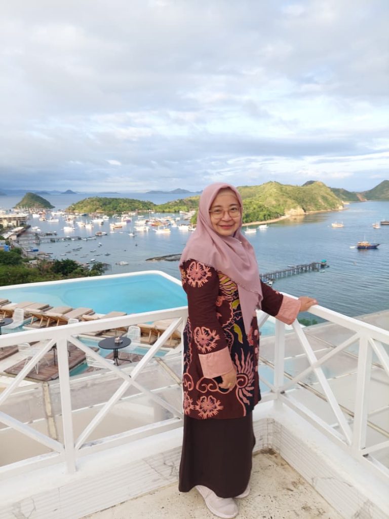 Erna Wuryanti, an alumna of UNAIR’s D3 Occupational Hygiene and Safety program, who now serves as Head of the Occupational Safety and Health Technical Implementation Unit (UPTK2) at the East Java Provincial Manpower Office. (Photo: By courtesy)