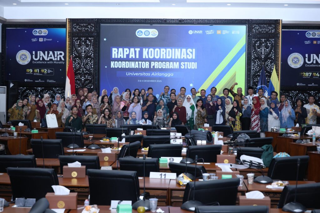 A group photo from the coordination meeting of study program heads, Wednesday (Dec 3, 2025). (Photo: PHMP UNAIR)