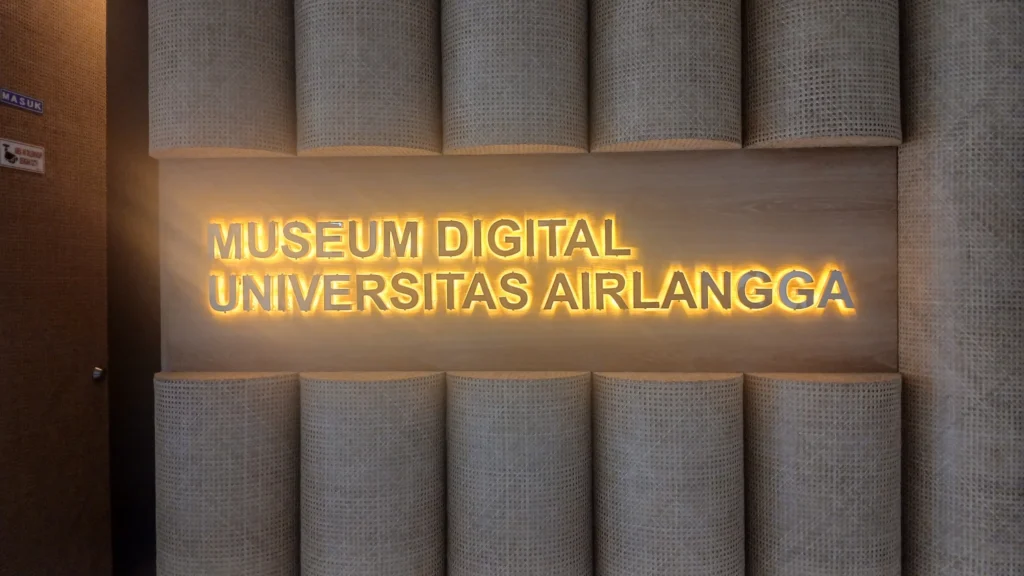 Tampilan depan Museum Digital Universitas Airlangga yang berlokasi di ASEEC Tower lantai dua, Kampus Dharmawangsa-B UNAIR (dok: pribadi)